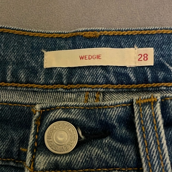 Levi’s wedgie straight Jean medium wash sz 28 - Picture 2 of 3
